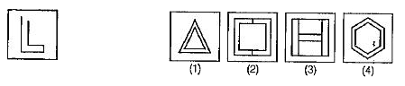 प्रश्न में बाईं ओर एक समस्या आकृति दी गई है तथा दाईं ओर चार उत्तर आक्रतियाँ 1,2,3 और 4 दी गई हैं। उस आकृति को चुनिए जिसमें समस्या आकृति छिपी है तथा अपना उत्तर दीजिए।