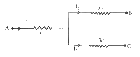 चित्र में किसी विद्युत परिपथ का एक भाग दिखाया गया है जिसमें तीन प्रतिरोध r, 2r व 3r हैं। बिन्दुओं A, B व C पर विभव क्रमश: 3E, 2E व E हैं। बिन्दु O पर विभव ज्ञात कीजिए तथा धाराओं I(1), I(2) व I(3)  के मान भी ज्ञात कीजिए।
