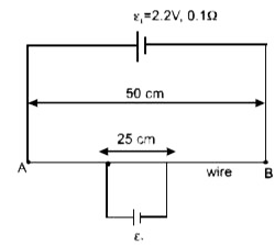 50 cm लम्बाई तथा  1Omega प्रतिरोध का एक  पतला एकसमान तार AB,(epsilon(1)=2.2V विधुत  वाहक  बल तथा  आंतरिक प्रतिरोध 0.1Omega की बैटरी  के सिरों पर जुड़ा  हुआ है।  यदि अन्य  सेल  के (आदर्श  मानिए ) के सिरों  को तार  AB  पर एक  दूसरे से 25  cm  की दूरी स्थित  दो बिंदुओं  से तार AB  में बिना धारा परिवर्तित  किये  जोड़ा  जाता है तो सेल का विधुत  वाहक  बल epsilon(2) वोल्ट में होगा।